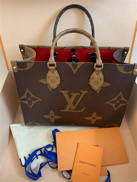 lettrici glamour per louis vuitton|Louis Vuitton monogram reverse.